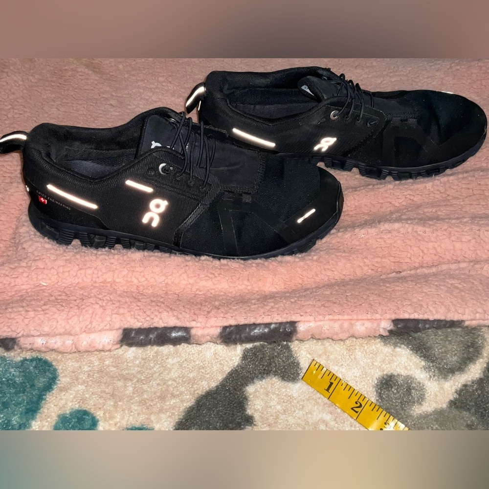 On Cloud Running Shoes Black Reflective Swiss Engineering Women 9 EUC - Picture 4 of 9